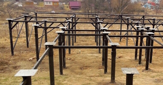 Свайный фундамент под ключ цена с установкой в Большом Камне от 521 рублей/м2| установка свайного фундамента под дом под ключ недорого